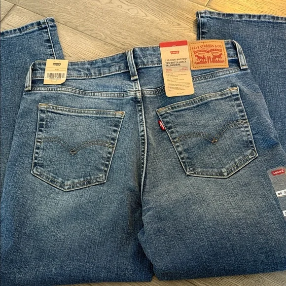 NWT LEVIS 725 kick bootcut Jeans - Picture 6 of 6